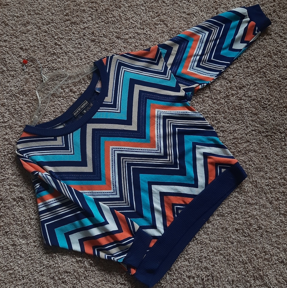 Zigzag top with lace back excellent condition